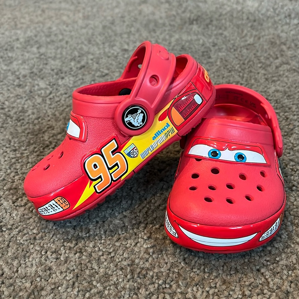 NWOT Toddler Lightning McQueen Crocs
